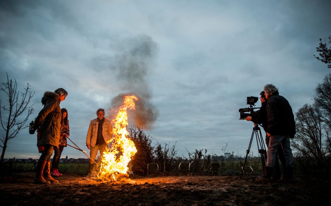 Werkopname van de aardbevingsfilm De Stille Beving. Maker Piet Hein van der Hoek zag zijn aanvraag voor een nieuw multimediaproject afgewezen bij het Toukomst-programma van het NPG. Werkopname van de aardbevingsfilm De Stille Beving. Maker Piet Hein van der Hoek zag zijn aanvraag voor een nieuw multimediaproject afgewezen bij het Toukomst-programma van het NPG.