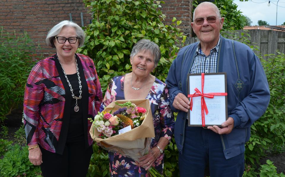 Jan en Mina Jans uit Veendam zijn 60 jaar getrouwd. 