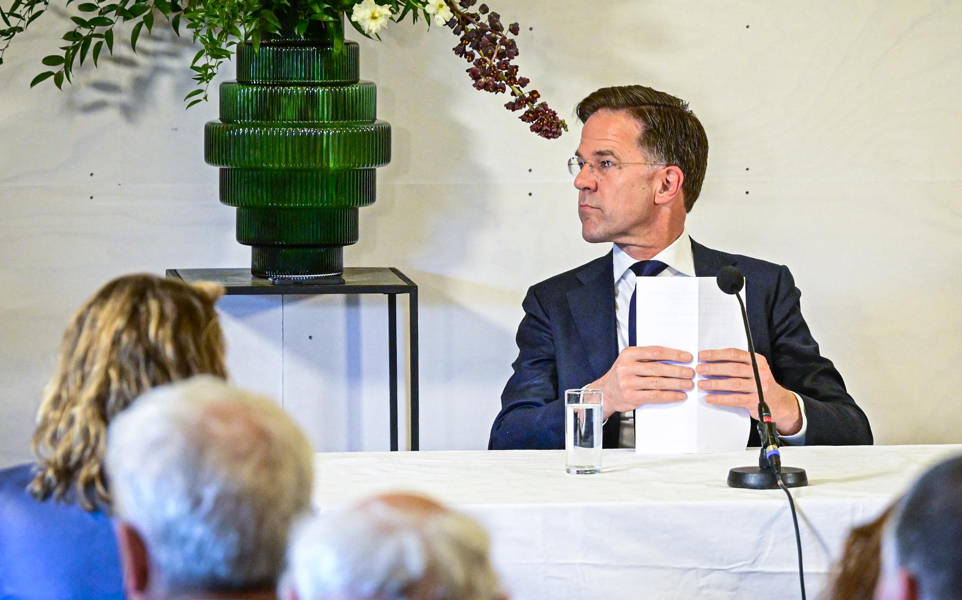 Minister-president Mark Rutte in Garmerwolde waar hij namens het kabinet reageert op het rapport van de parlementaire enquête gaswinning Groningen.