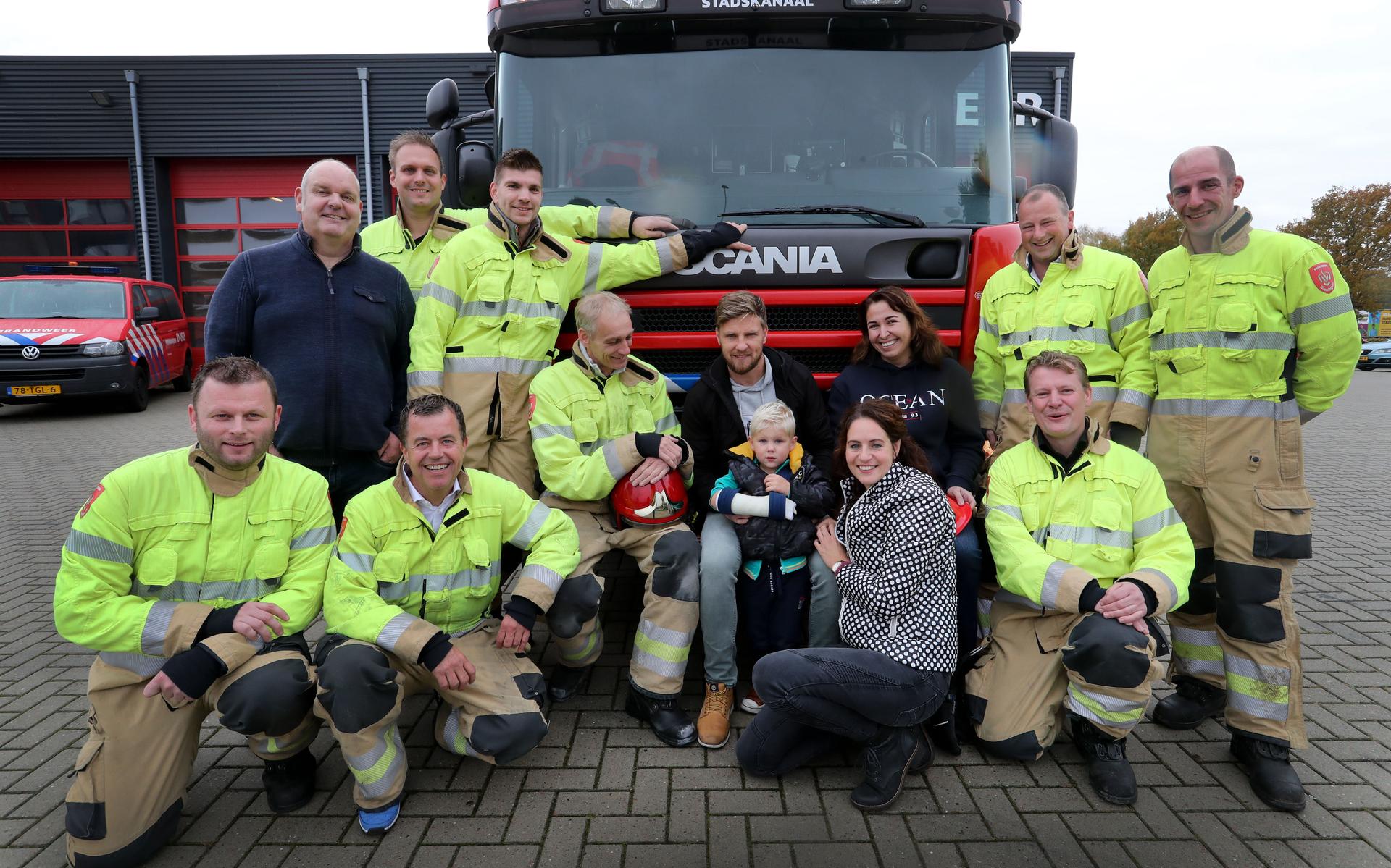 Diploma en brandweerauto voor Boris. Peuter zit met vinger vast in geldautomaat - Dagblad van het No