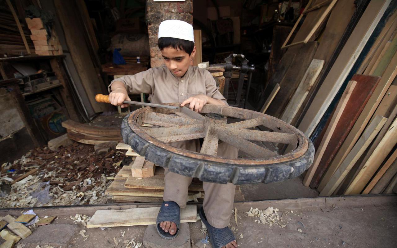 2017-06-12 17:00:54 epa06024209 A boy works at a carpenter shop as world observes day against Child Labor in Peshawar, Pakistan, 12 June 2017. World Day Against Child Labor is observed on 12 June across the world including Pakistan to raise awareness and contribute to ending child labor. The theme of this year's 'No to Child Labor, Yes to Quality Education'  EPA/ARSHAD ARBAB 2017-06-12 17:00:54 epa06024209 A boy works at a carpenter shop as world observes day against Child Labor in Peshawar, Pakistan, 12 June 2017. World Day Against Child Labor is observed on 12 June across the world including Pakistan to raise awareness and contribute to ending child labor. The theme of this year's 'No to Child Labor, Yes to Quality Education'  EPA/ARSHAD ARBAB