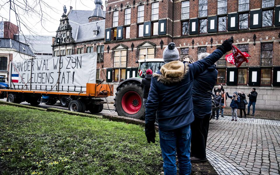 Protest bij het provinciehuis in Groningen.