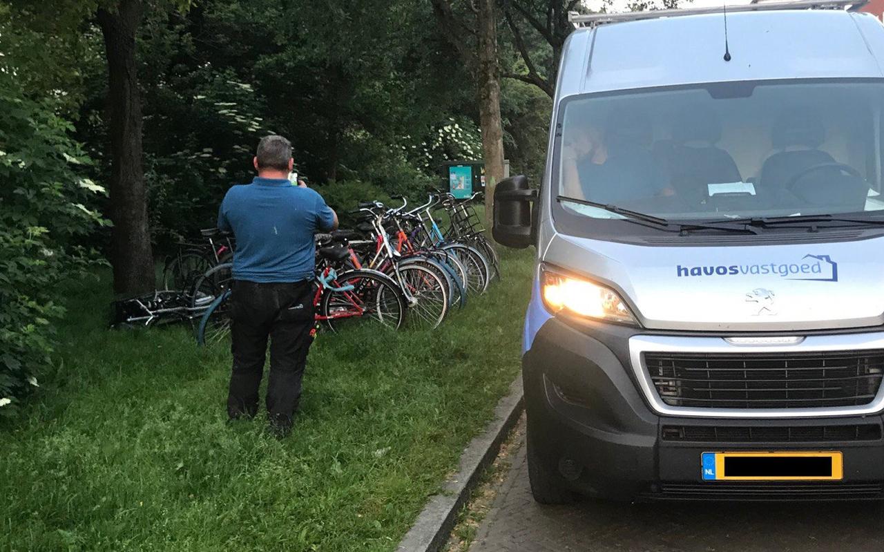 De fietsen die voor de woning van Willem Groeneveld en partner werden gestald door medewerkers van Havos Vastgoed. De fietsen die voor de woning van Willem Groeneveld en partner werden gestald door medewerkers van Havos Vastgoed.