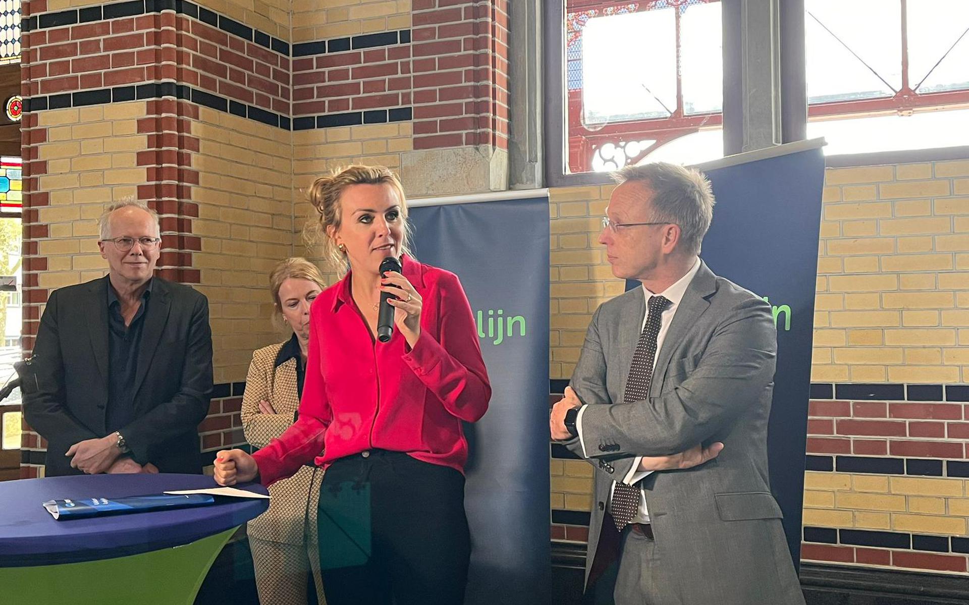 Minister Vivianne Heijnen, commissaris van de Koning René Paas en wethouder Philip Broeksma van de Gemeente Groningen. Foto: Provincie Groningen