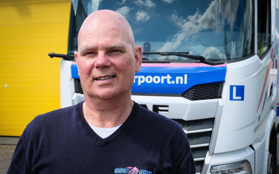 Henk Sanders weet als geen ander dat Groningen slecht ritsen. Hij geeft al ruim 35 jaar rijles en is coördinator van de vakopleiding van rijschool Oosterpoort.