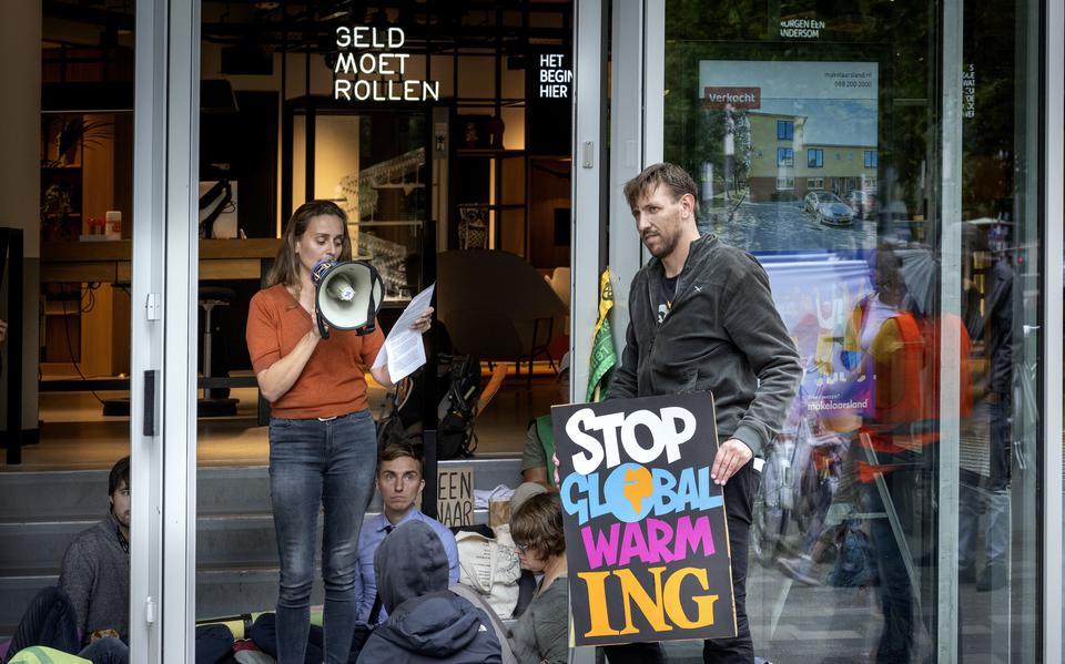 Extinction Rebellion Van Plan Hereplein In Groningen Te Blokkeren ...