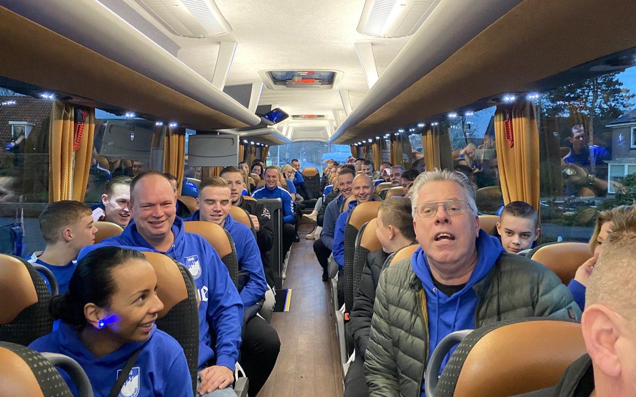 Vier bussen vol supporters vertrokken zaterdag vanuit Noorscheschut naar de finaledag van Protos Weering. Vier bussen vol supporters vertrokken zaterdag vanuit Noorscheschut naar de finaledag van Protos Weering.