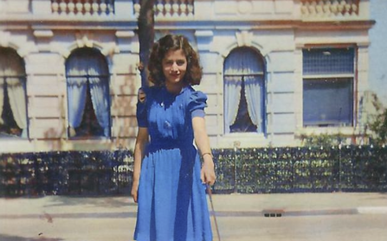 De ingekleurde foto van Betty Simmeren. De ingekleurde foto van Betty Simmeren.