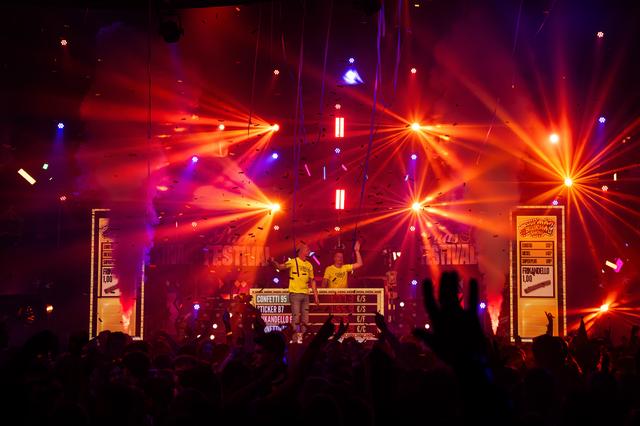 ‘Verboden’ wegwerpbekers nog steeds de norm op festivals in Drenthe en Groningen. ‘Als je de beker o