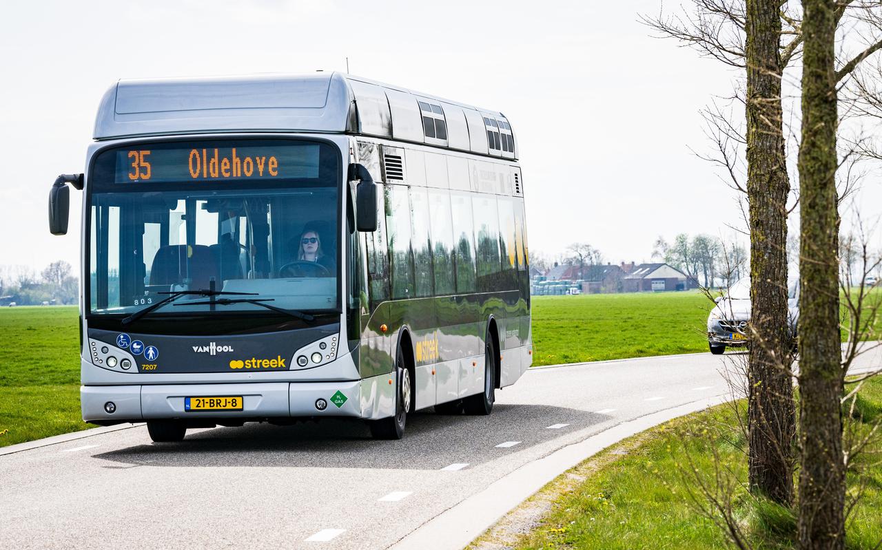 Streekbus van Qbuzz: drie plattelandslijnen in Groningen worden toch niet geschrapt dankzij een extra bijdrage van de provincie Groningen.