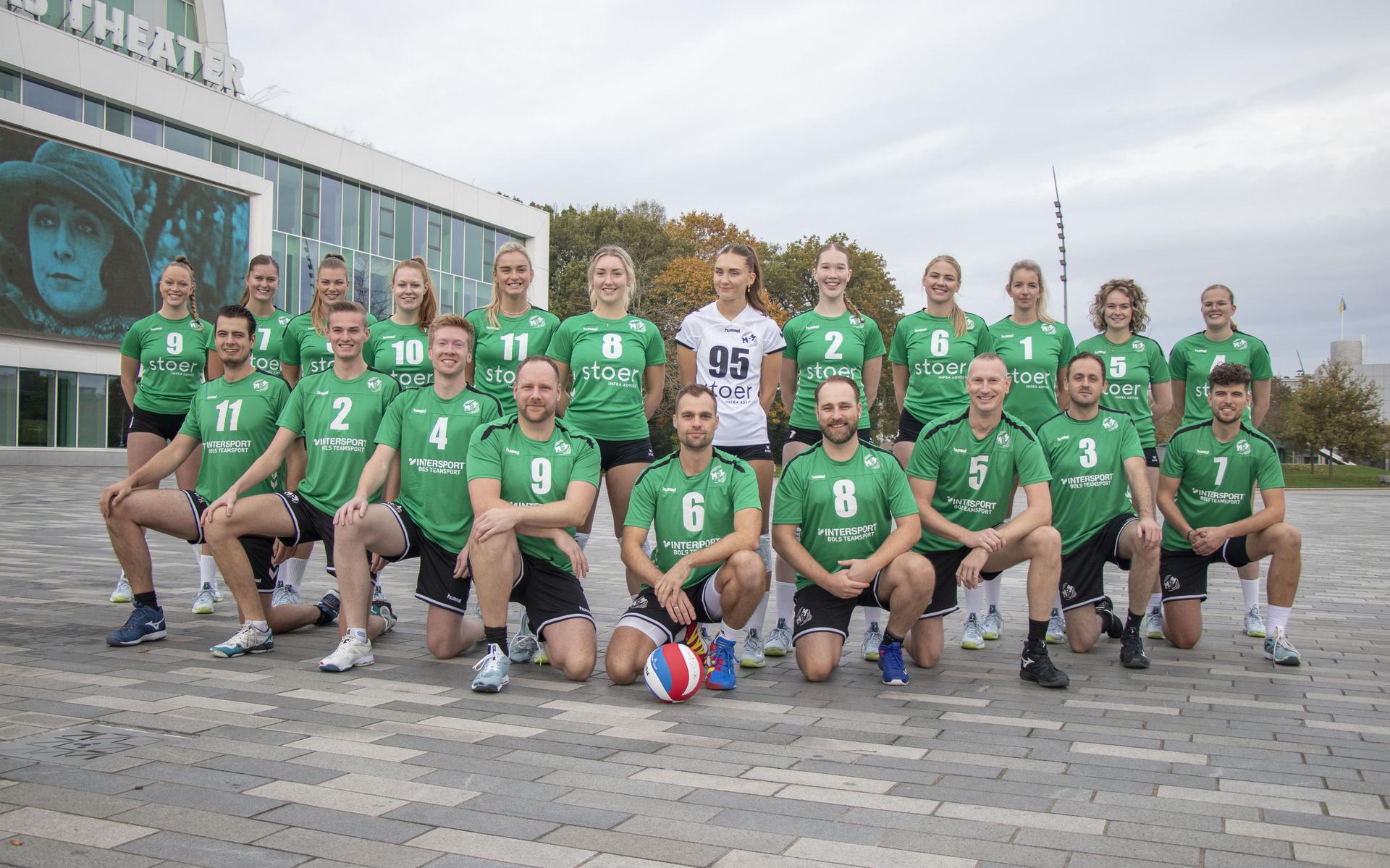 De heren- en damesvolleyballers van Emmen ’95 kenden in de tweede en eerste divisie een wisselvallige start van het seizoen, maar eindigden beide uiteindelijk op een keurige zevende plaats.