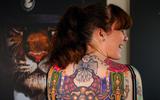 De tatoeage van Judith Hooiveld-Schoo is nog niet helemaal klaar door een verbod op de inkt