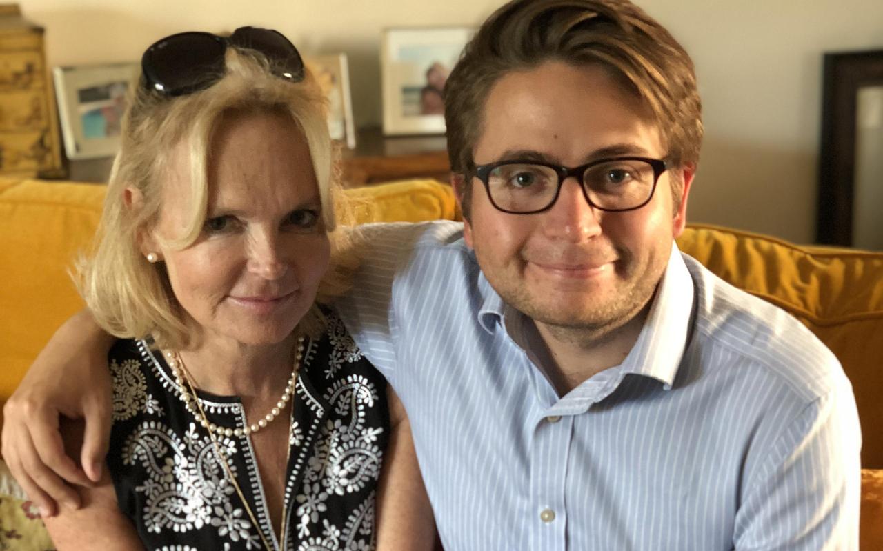 Harry Whittaker met zijn moeder Lucinda Riley: „Ze was een magische vrouw.” Harry Whittaker met zijn moeder Lucinda Riley: „Ze was een magische vrouw.”