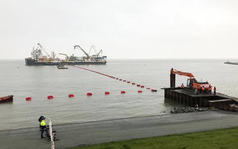 Aanleg van de zogeheten Cobra-kabel in de Eemshaven in 2019.