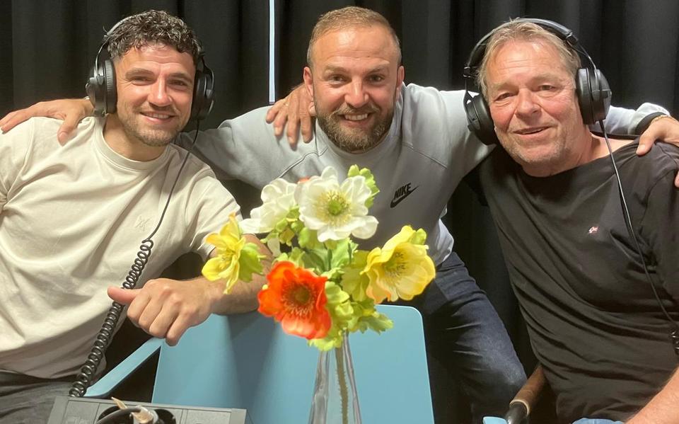 Handrit (links), Petrit (midden) en Henk Mulder in de podcaststudio.