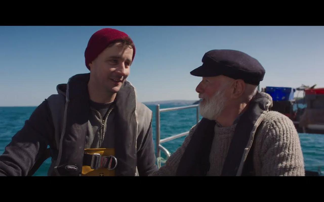 Sam Swainsbury en Dave Johns in 'Fisherman's Friends: One and All'.