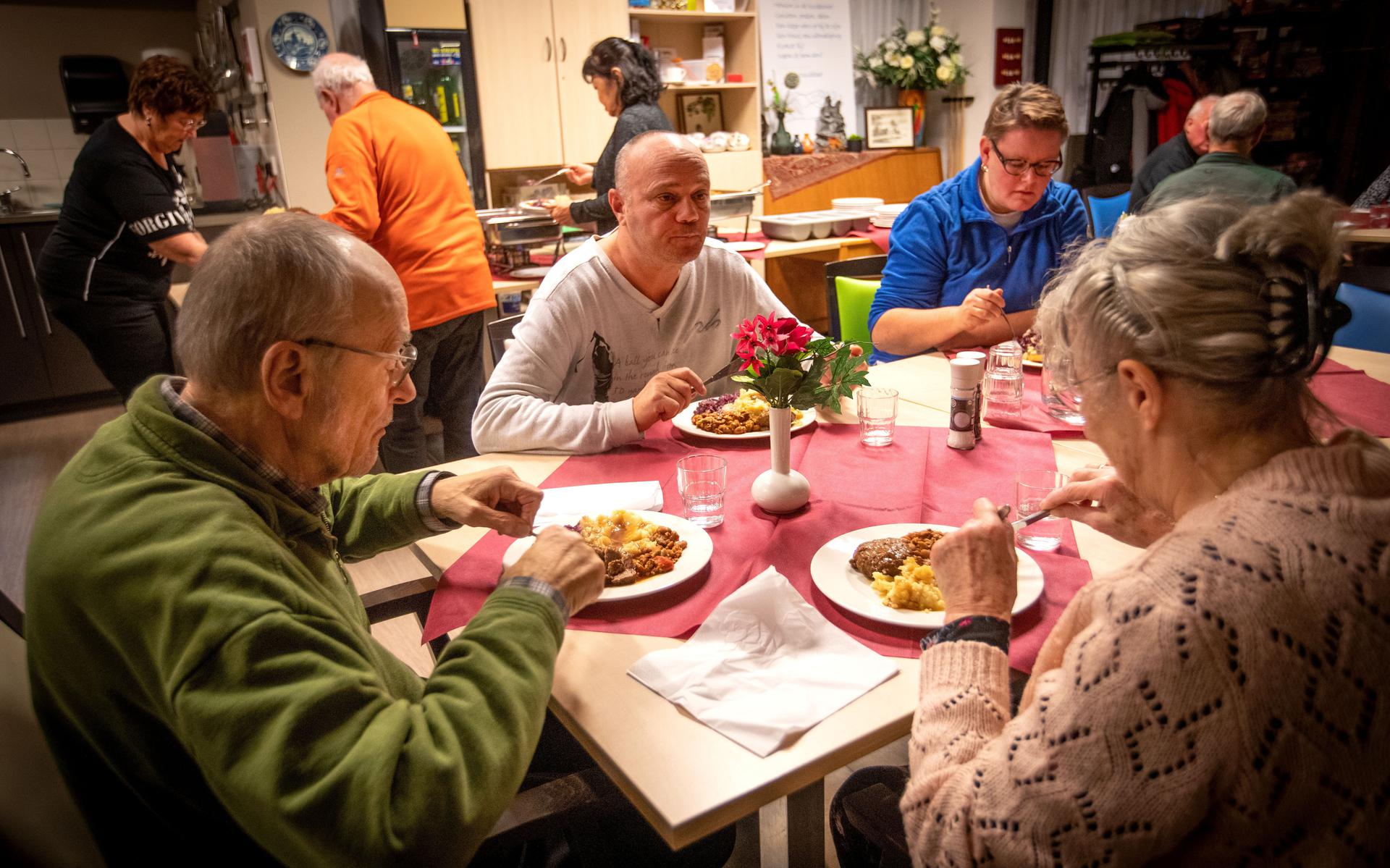 Gedurende de komende wintermaanden (november, december, januari en februari) kunnen inwoners van Gasselternijveen wekelijks tegen een kleine vergoeding een warme maaltijd krijgen. 