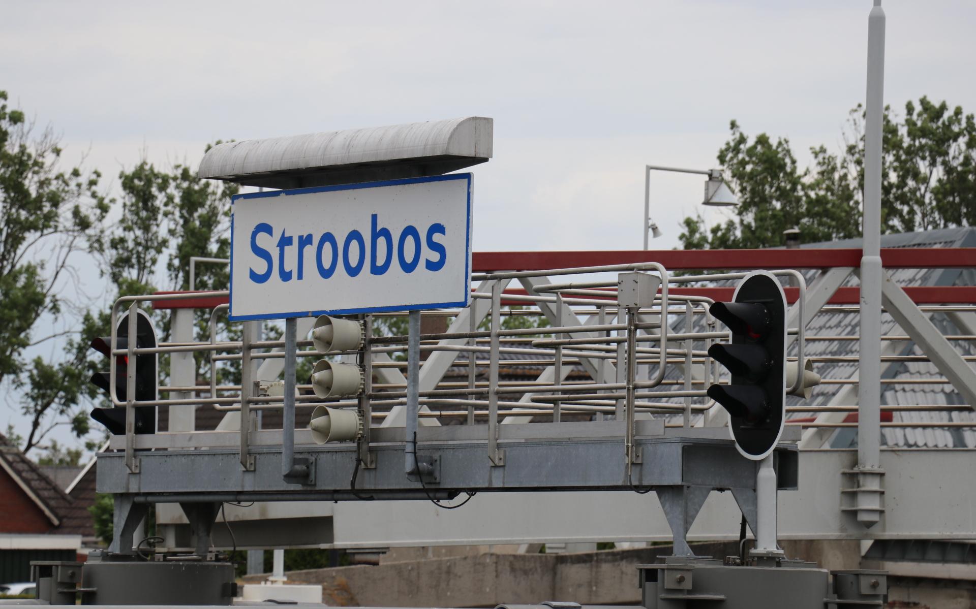 Brug Stroobos raakt schip en loopt vast; stremming is verholpen - Dagblad van het Noorden