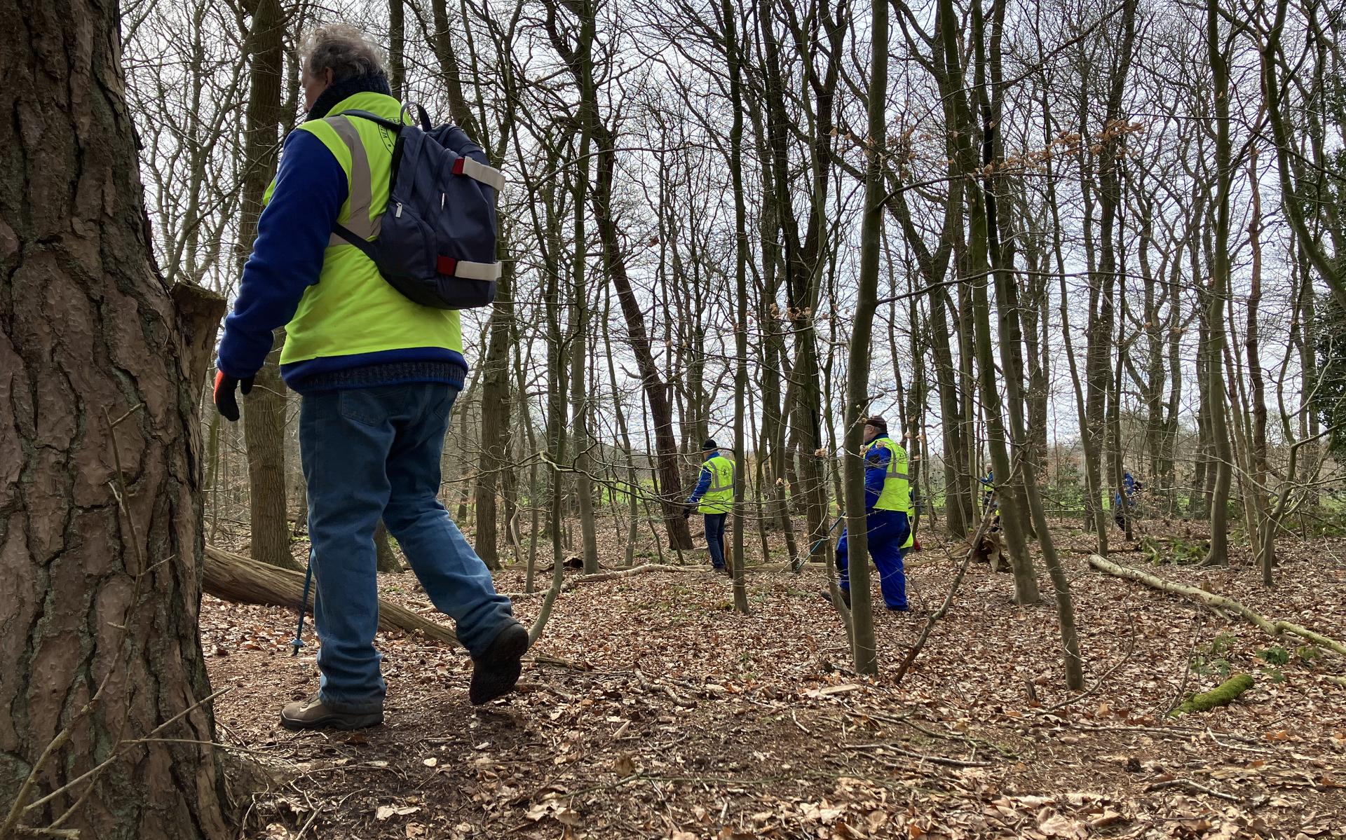 De vrijwilligers van het Veteranen Search Team zijn op verzoek van de politie actief in de omgeving van Midlaren. 