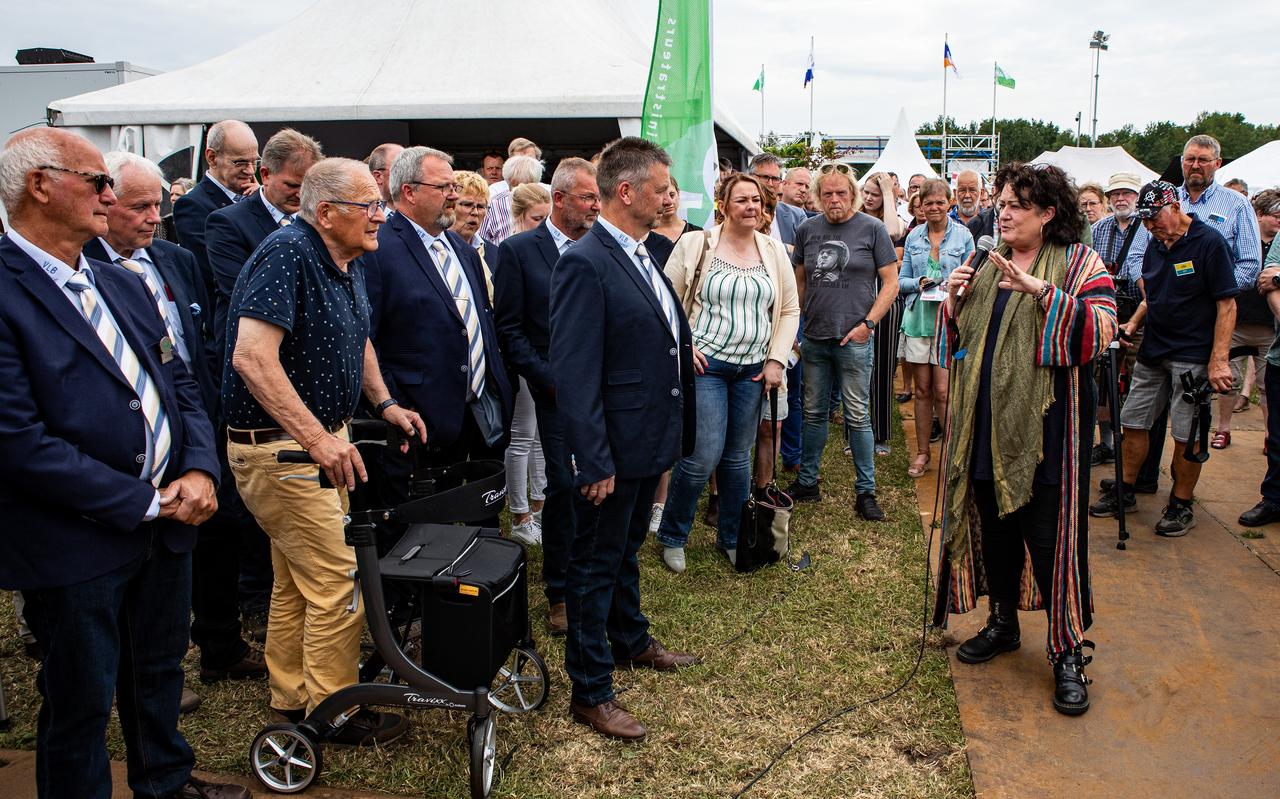 Caroline van der Plas speelt een thuiswedstrijd. Caroline van der Plas speelt een thuiswedstrijd.