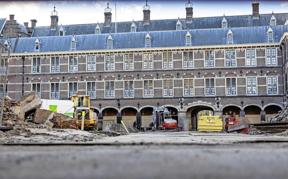 Renovatiewerkzaamheden op het binnenplein van het Binnenhof.