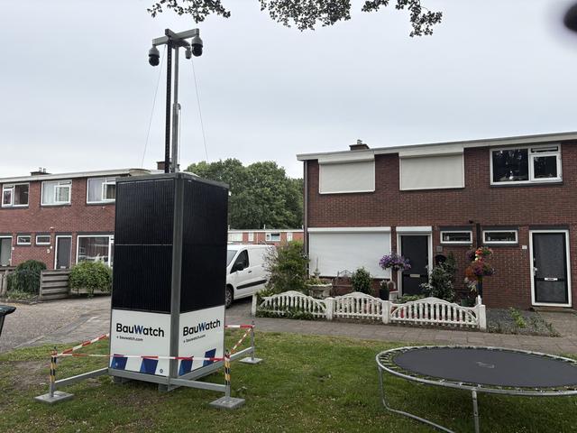 Grote camera bij woning Martinus Bakker en Gea in Klazienaveen na brandstichtingen: 'Iemand heeft he