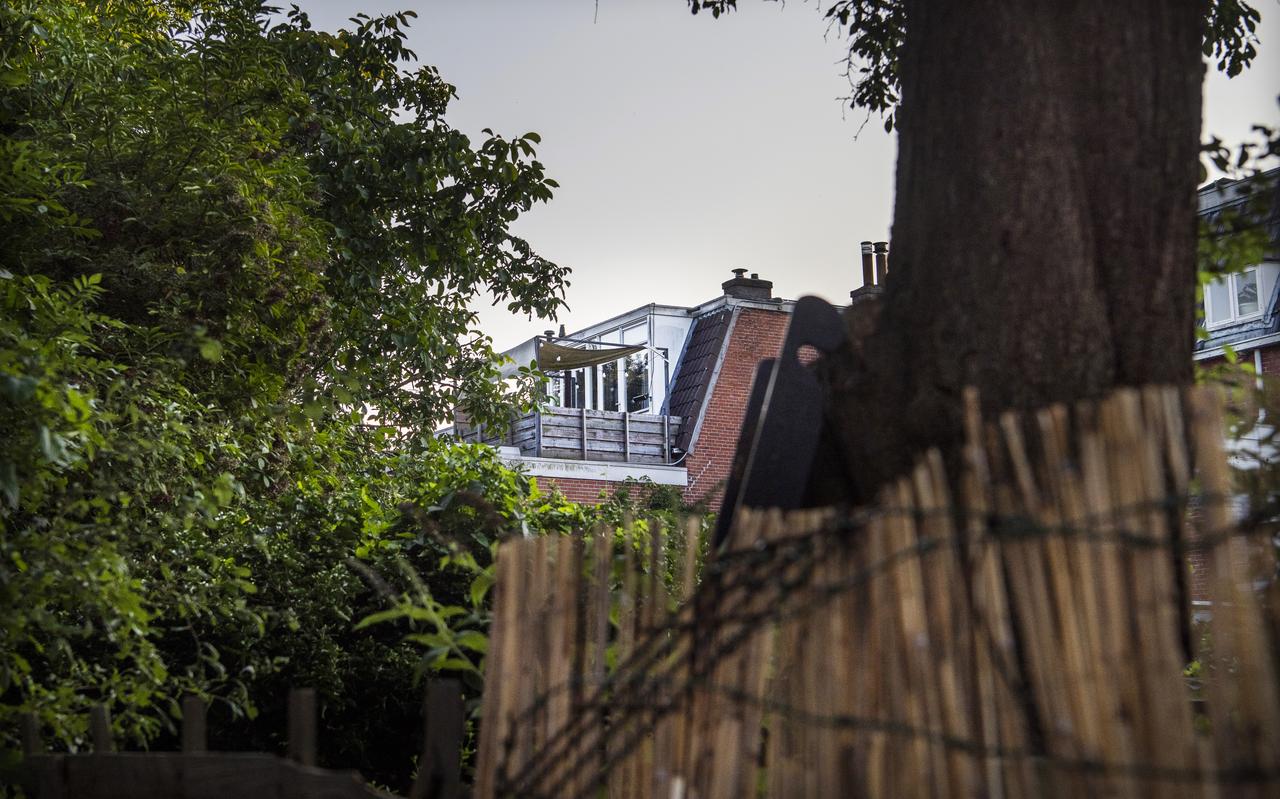 Huizen aan de Bankastraat krijgen vergunning voor het bouwen van aanbouw in achtertuin en dakterras. Huizen aan de Bankastraat krijgen vergunning voor het bouwen van aanbouw in achtertuin en dakterras.