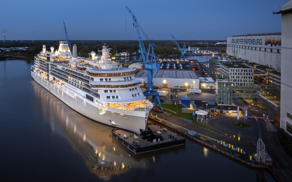 Cruiseschip Silver Ray vertrekt zondagnacht richting Eemshaven