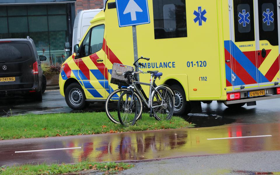 Fietser gewond bij aanrijding op Peizerweg in Groningen.