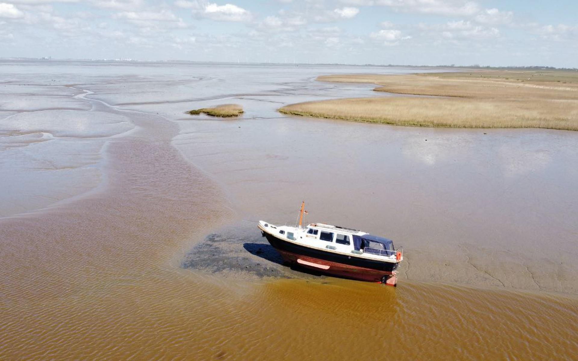 Plezierjacht raakt in problemen op Dollard in Nieuwe Statenzijl en loopt vast op zandbank - Dagblad 