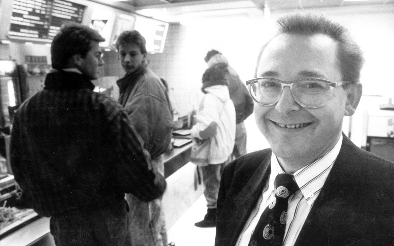 Johan Brakema in de jaren tachtig in de McDonald's in de Groningse Herestraat. 