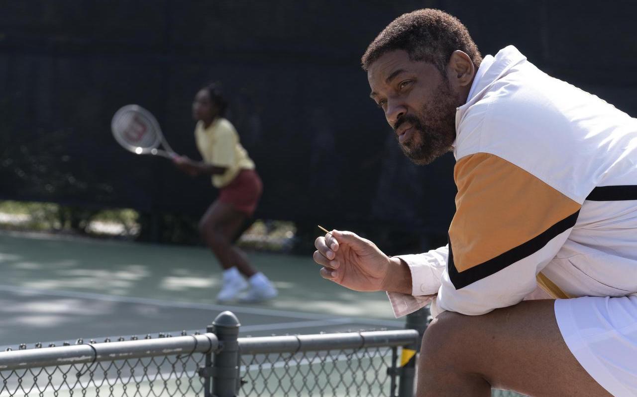 Will Smith in ’King Richard’ als Richard Williams, de vader die zijn dochters Venus en Serena klaarstoomde voor de tennistop. Will Smith in ’King Richard’ als Richard Williams, de vader die zijn dochters Venus en Serena klaarstoomde voor de tennistop.