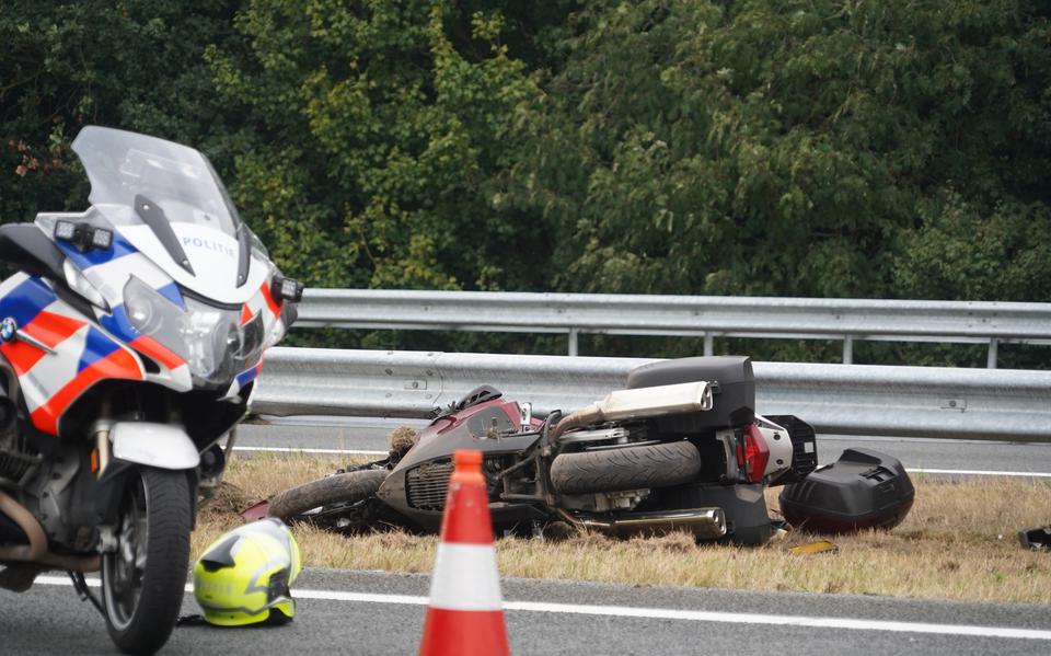 Motorrijder zwaargewond bij ongeluk op A7 bij Harkstede.