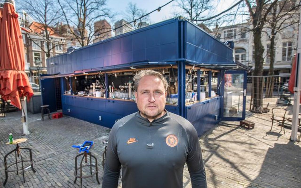 John Prins van Café Luden op het Plein. John Prins van Café Luden op het Plein.