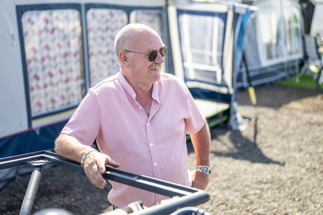 Waarom het op deze TT-camping ’s nachts wél stil is. ‘Om 6.00 uur moeten we eruit’