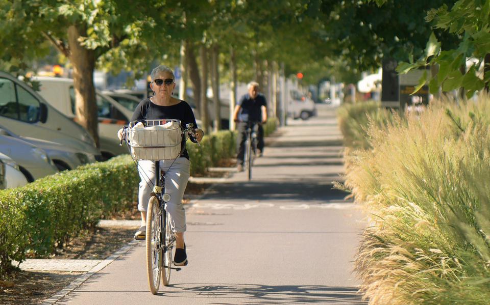 Het programma Doortrappen is een initiatief van het ministerie van Infrastructuur en Waterstaat om de oudere fietser langer veilig te laten fietsen. 