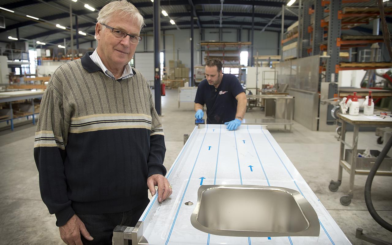 Henk Kwak (links) zet zich met andere Ter Apelers in voor de realisatie van de Nedersaksenlijn Henk Kwak (links) zet zich met andere Ter Apelers in voor de realisatie van de Nedersaksenlijn