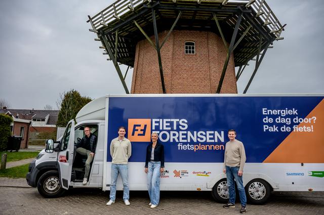 Alex (57) uit Peize wil iedereen uit de auto (en het liefst op de leasefiets): ‘Het roer in hun leve