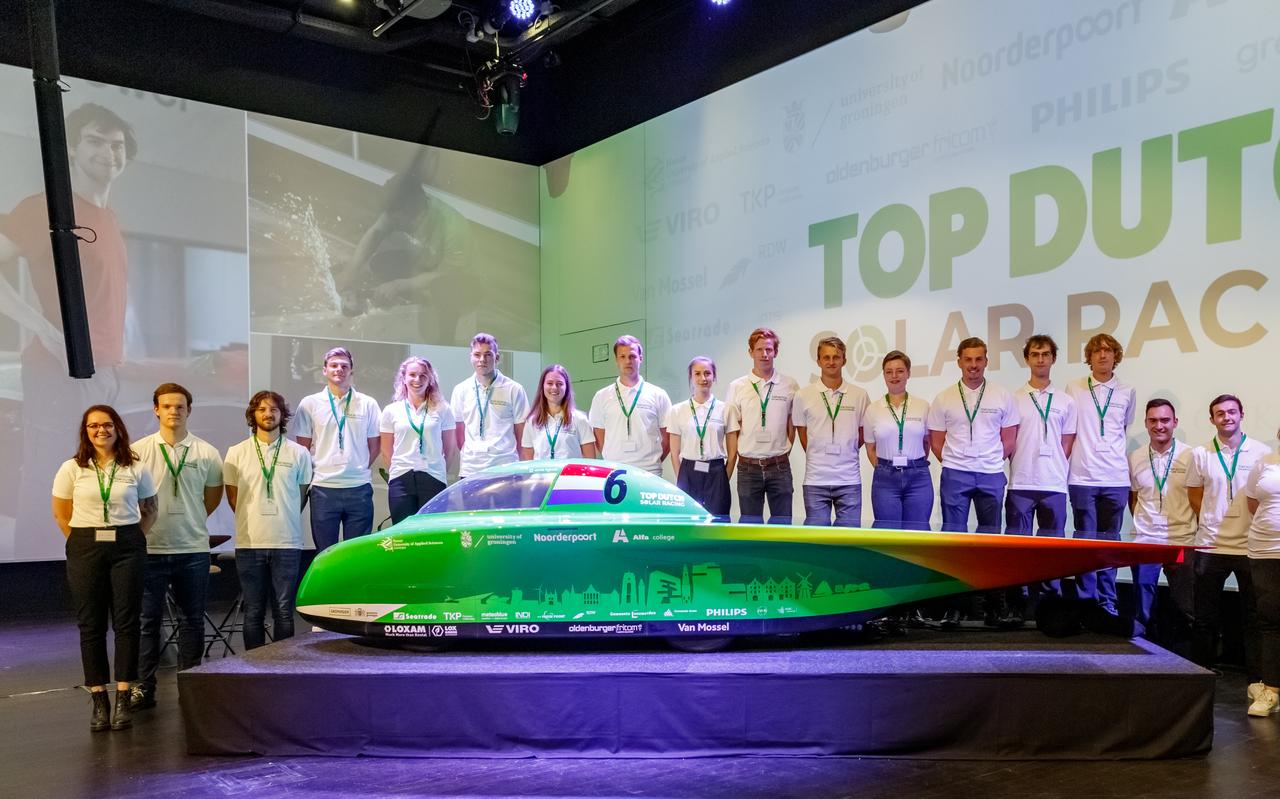 Top Dutch Solar Racing met zijn nieuwe zonneauto Green Spirit. Top Dutch Solar Racing met zijn nieuwe zonneauto Green Spirit.