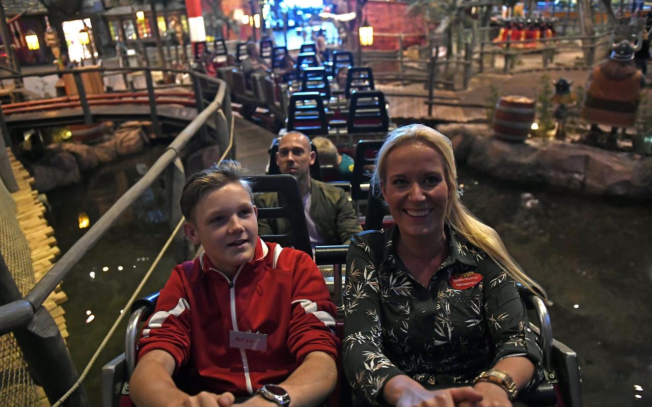 Solliciteren vanuit de achtbaan: vanwege een groot personeelstekort kwam Plopsa Indoor Coevorden in 2018 met deze actie. Solliciteren vanuit de achtbaan: vanwege een groot personeelstekort kwam Plopsa Indoor Coevorden in 2018 met deze actie.