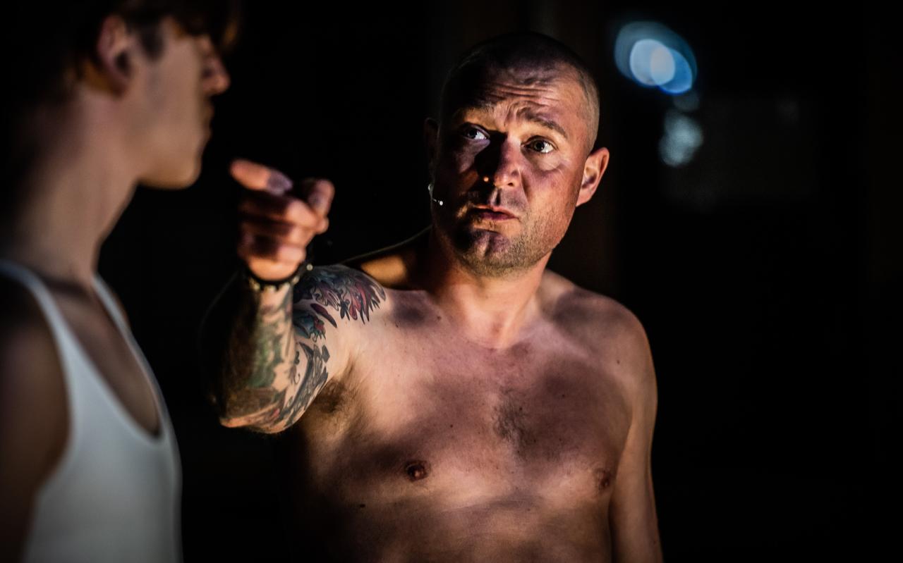 In de creatieve sector werken veel zzp'ers, die door de lockdown zonder inkomen zitten. Op de foto acteur Mads Wittermans tijdens Noorderzon 2019. In de creatieve sector werken veel zzp'ers, die door de lockdown zonder inkomen zitten. Op de foto acteur Mads Wittermans tijdens Noorderzon 2019.