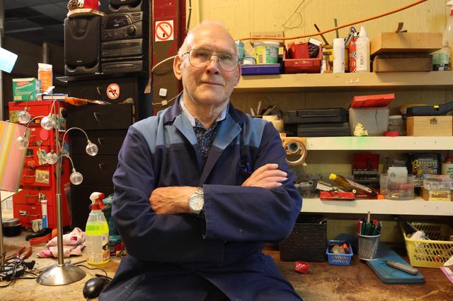 De man die alles maakte, stopt ermee: Riewert (87) met pensioen na 35 jaar Struunhuus
