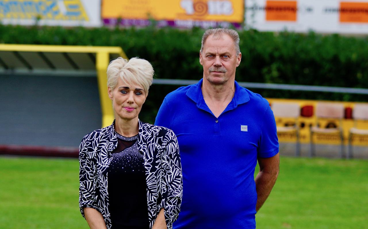 Ria en Egbert Pol zijn al meer dan veertig jaar onlosmakelijk aan vv Weerdinge verbonden. Ria en Egbert Pol zijn al meer dan veertig jaar onlosmakelijk aan vv Weerdinge verbonden.