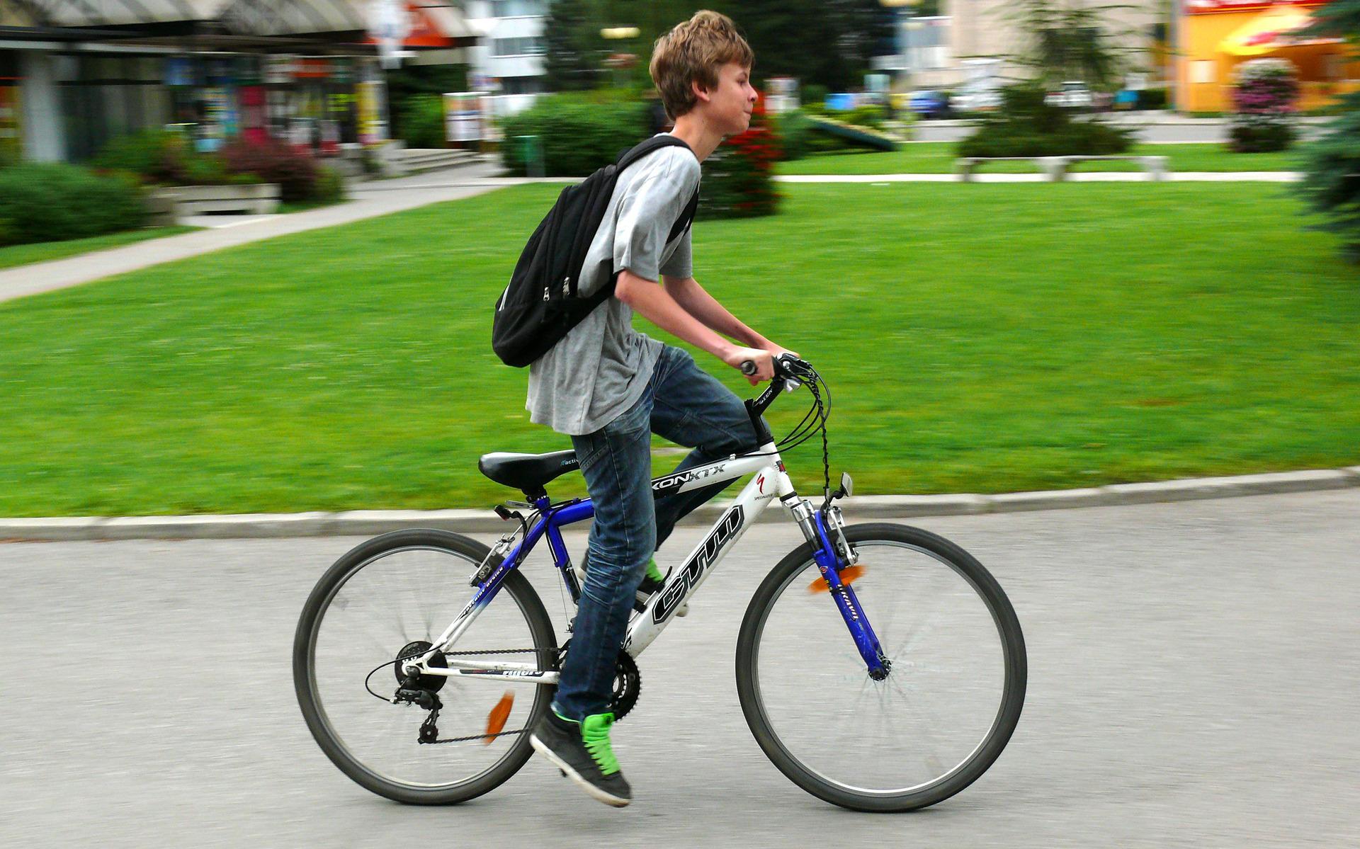 Voor kinderen tussen 8 en 18 jaar kan er één keer per drie jaar een vergoeding worden aangevraagd voor de aanschaf van een tweedehands fiets.