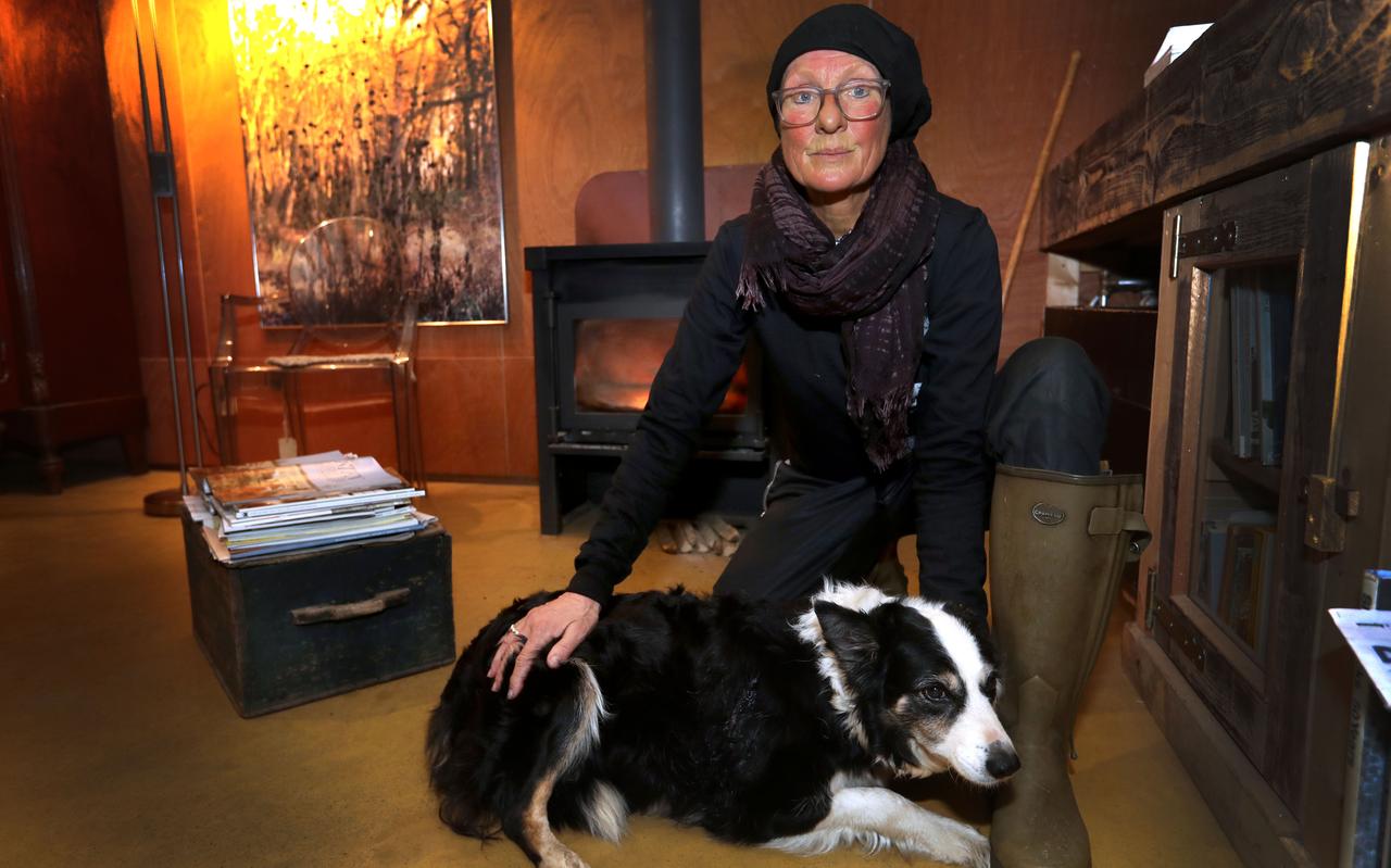 Schaapsherder Marianne Duinkerken met haar hond Lena. Schaapsherder Marianne Duinkerken met haar hond Lena.