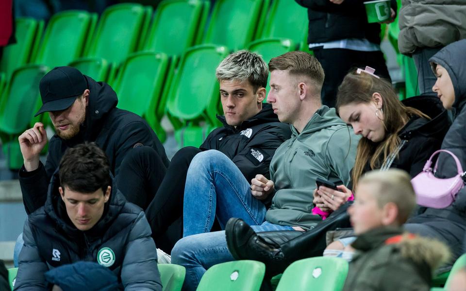 FC Groningen-supporters balen nadat de wedstrijd is gestaakt tijdens de Nederlandse eredivisiewedstrijd tussen FC Groningen en NEC .