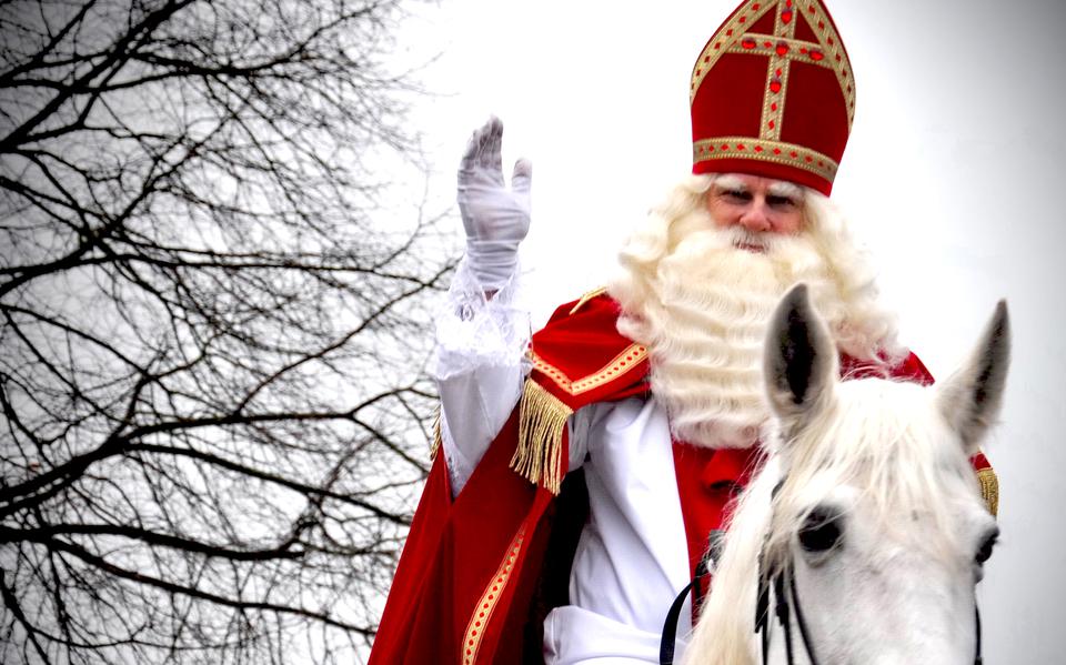 Sinterklaas voor coronatijd op bezoek in Haren.