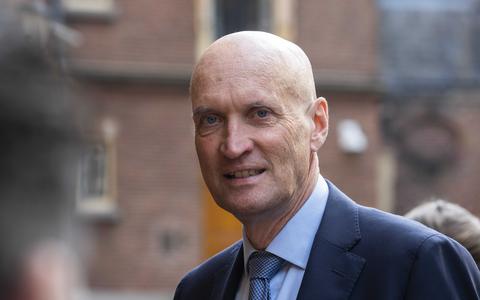 Minister Ernst Kuipers (D66) komt aan op het Binnenhof voorafgaand aan de ministerraad. 