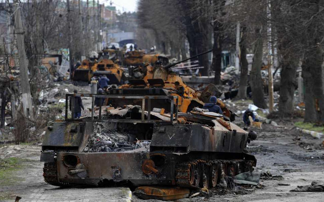 Vernietigde Russische tanks in Boetsja. 