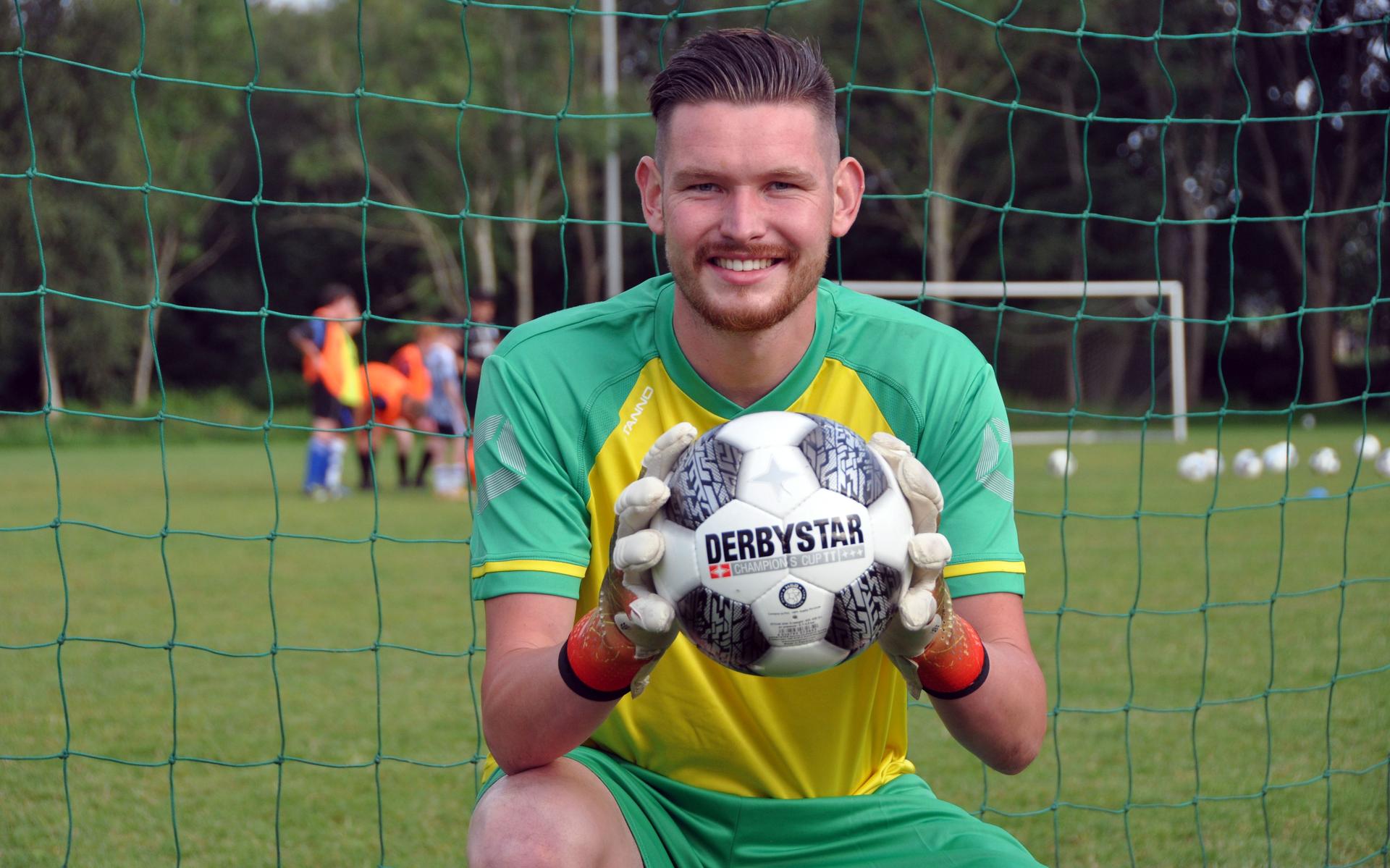 Youri Vendrig blijft nuchter onder de keeperstrijd bij Raptim. “We gunnen elkaar het succes, maar ik ga voor niets minder dan een plek onder de lat.”